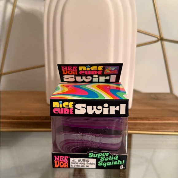 Nice Cube Swirl - Purple and Pink - Picture 2 of 4